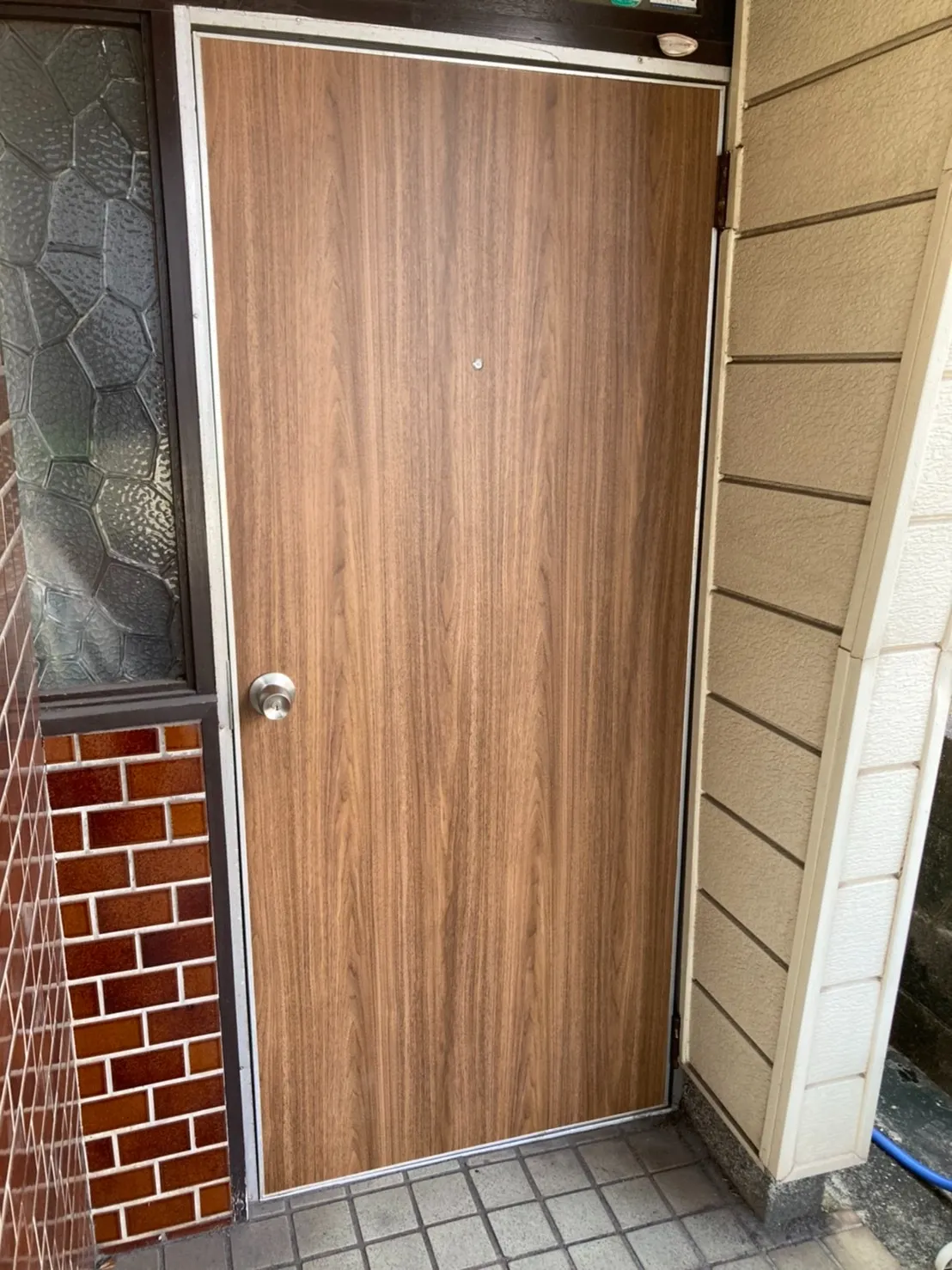 玄関ドアリフレッシュ工事(ダイノックシート貼り付け)