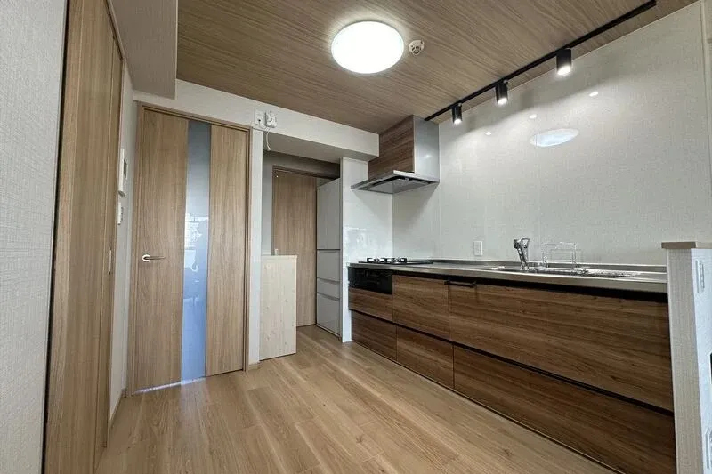 壁付きのI字型キッチンへ