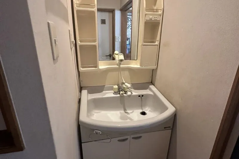 2階の洗面所 Before